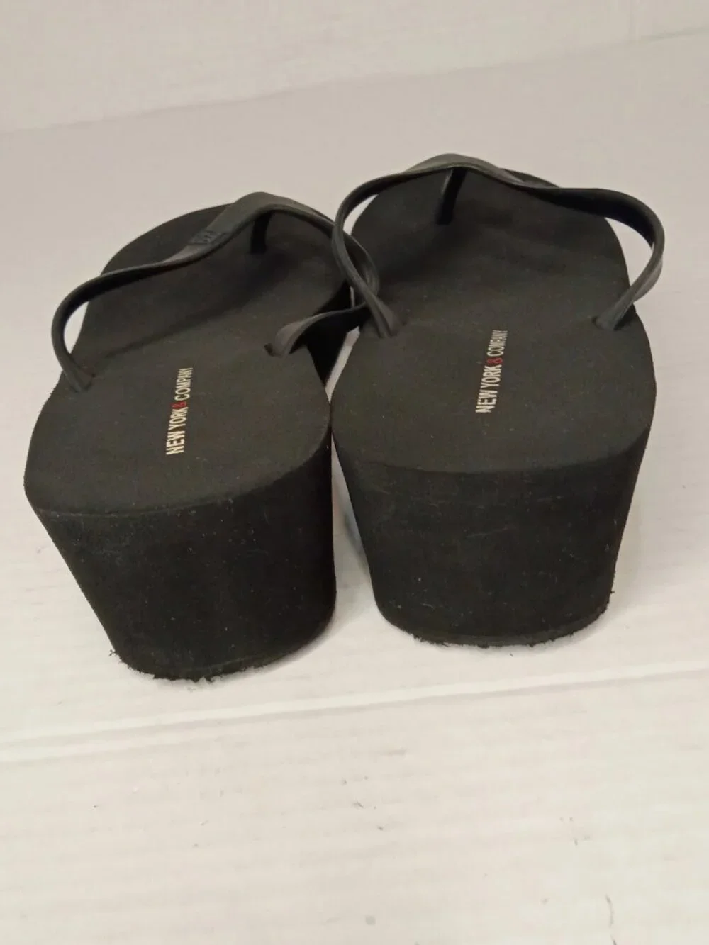 New York & Company Black Platform Wedge Flip Flops Sandals Women's Size 8 - Picture 4 of 7
